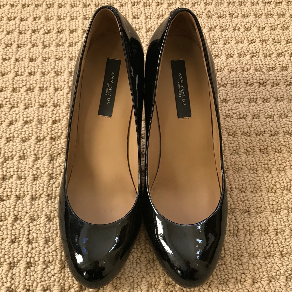Ann Taylor Black Perfect Patent Leather Pump